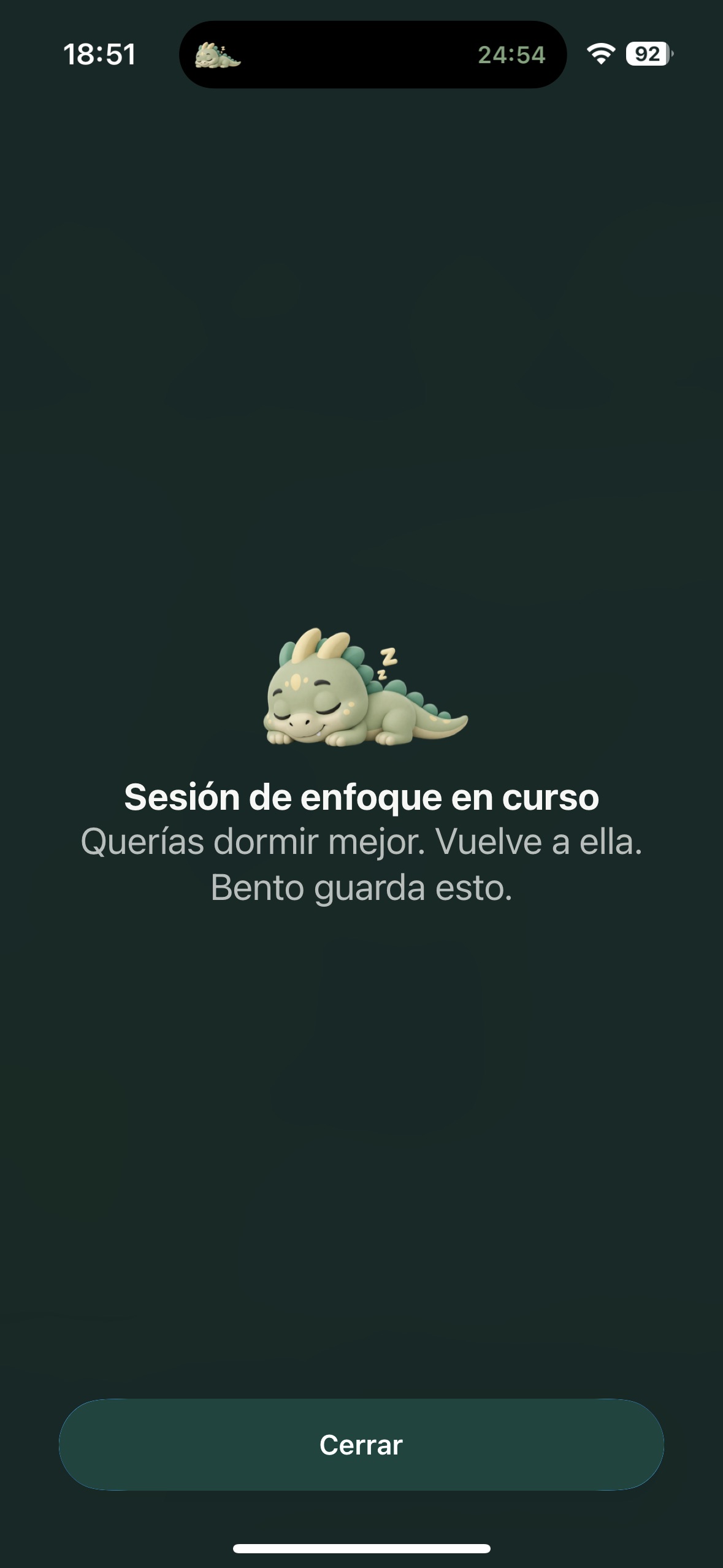 Pantalla de bloqueo durante una sesión de enfoque: “Sesión de enfoque en curso — vuelve a ella, Bento sujeta esto”.